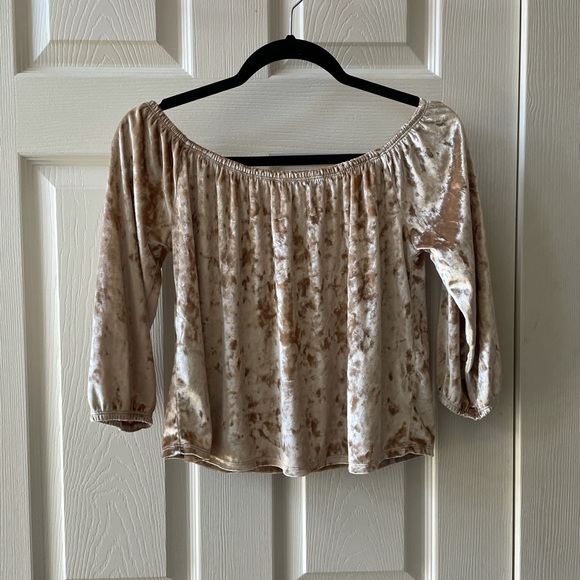 Off the shoulder velour top - Picture 2 of 3